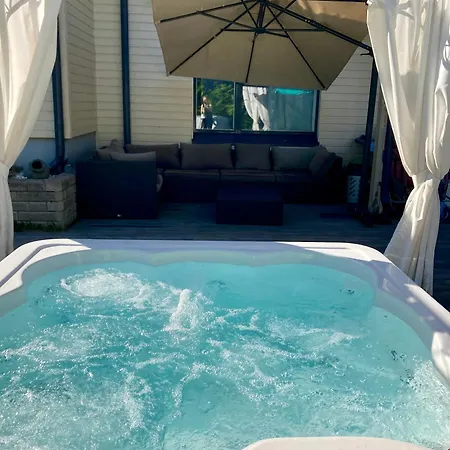 Cozy Holiday Apartment With Sauna & Outside Jacuzzi * エスポー