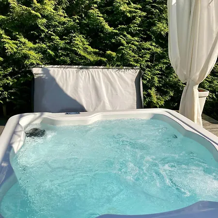 Cozy Holiday Apartment With Sauna & Outside Jacuzzi 別荘